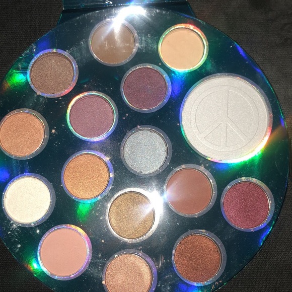 Beauty Concepts Peace eyeshadow palette - Picture 4 of 4
